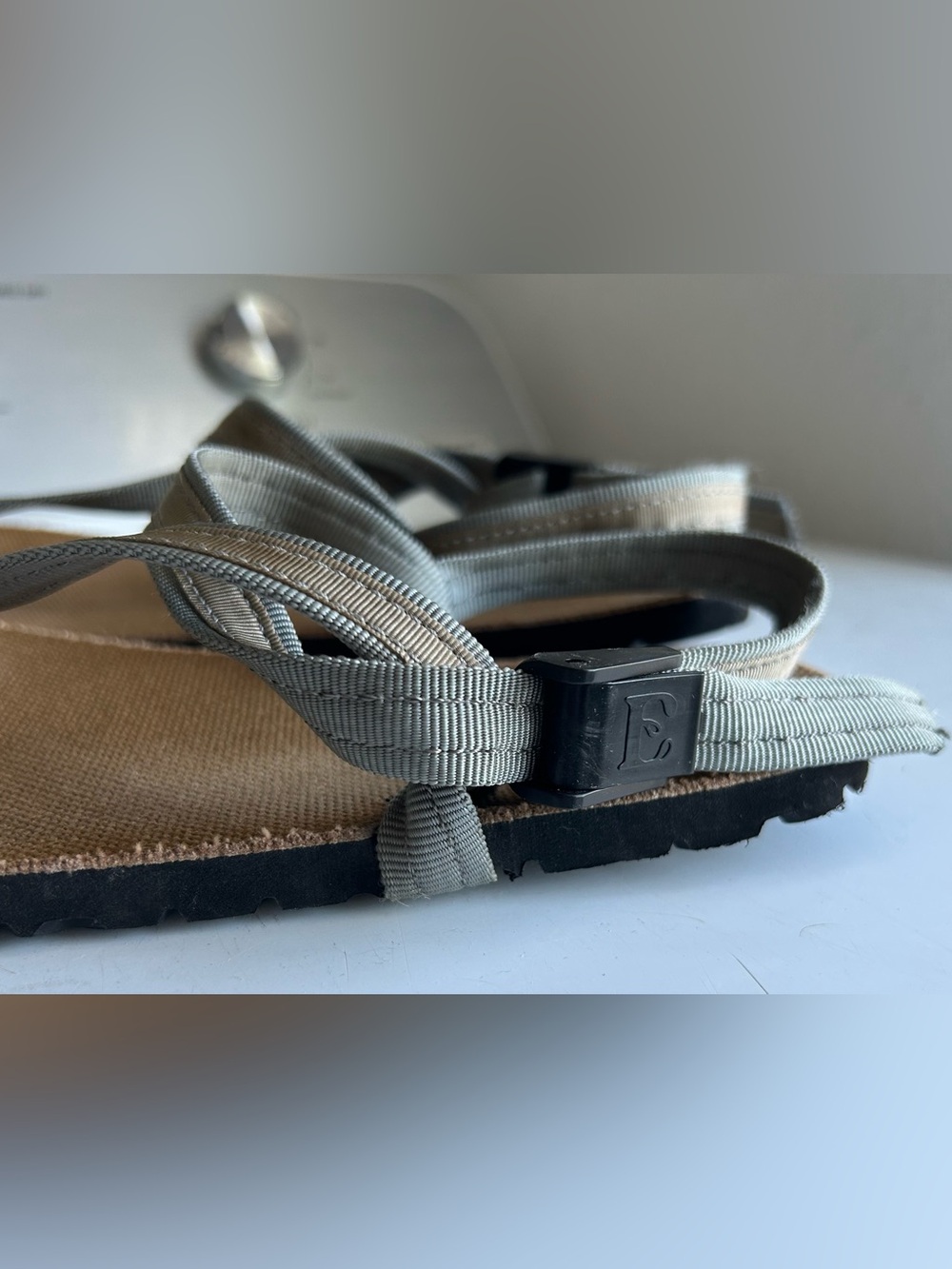 Earth Runners Alpha Sandals Women’s 7.5 in Charcoal Gray - Picture 6 of 6